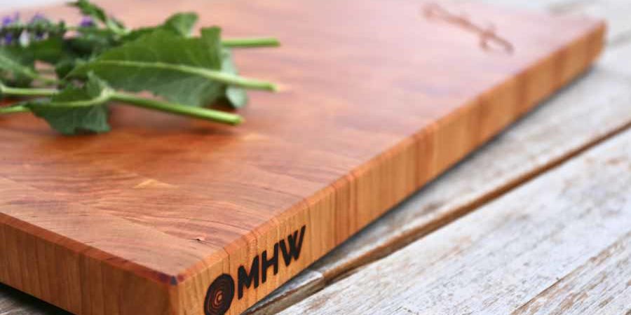 https://www.woodcuttingboardstore.com/wp-content/uploads/2020/09/restaurant-cutting-boards-900x450.jpg